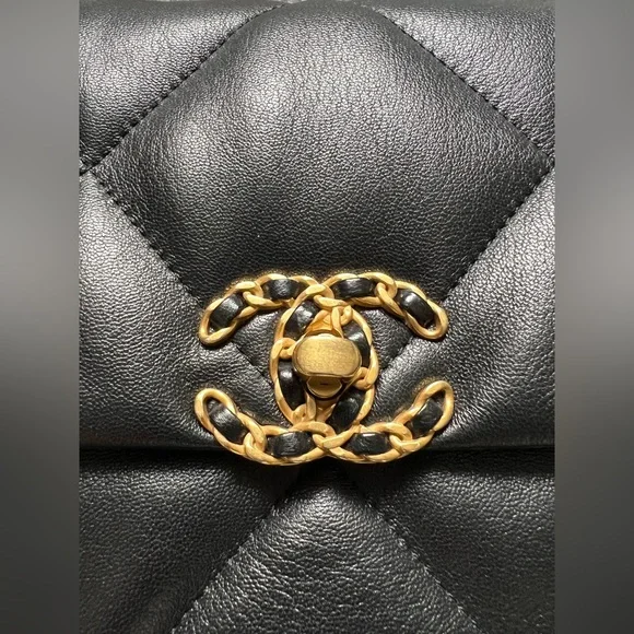 Chanel 19 medium size - Picture 3 of 9